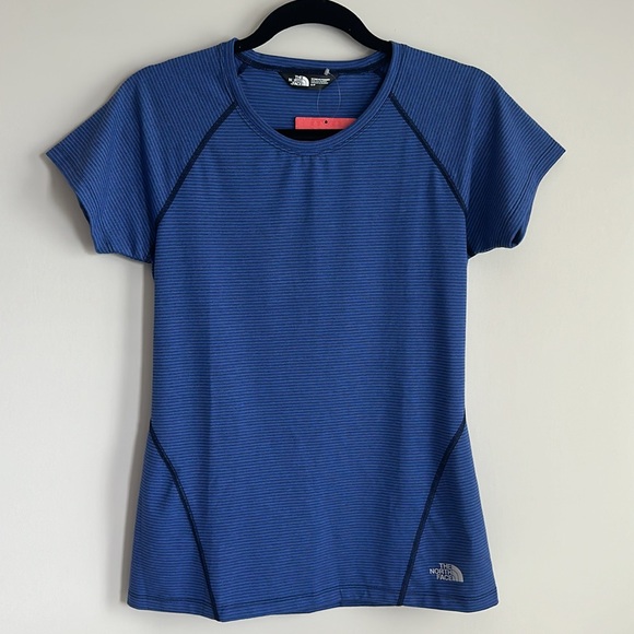 NWT The North Face Short Sleeve OnTheGo Tee Patriot Blue Stripe Mountain Sports - Picture 3 of 4